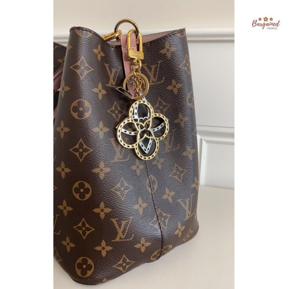 Authentic LOUIS VUITTON Goldtone Neo Tapage Key Holder And Bag Charm - EA0176 - Picture 6 of 14